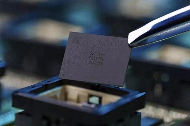储和 PCIe 50 性能准备 400 层 V-NANDCQ9电子平台入口三星正在为未来的 16TB SSD 存(图1)